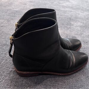 Ugg Bruno Black Leather Rear Zip Ankle Bootie 1018942